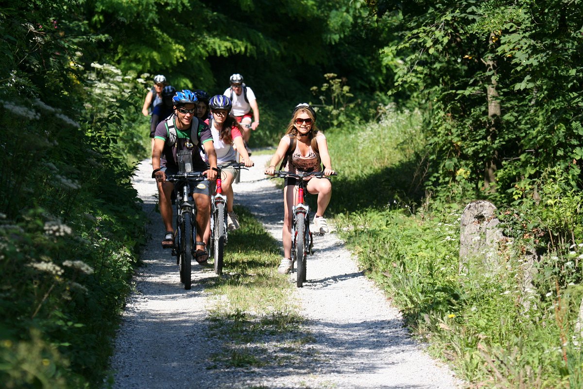 mountain-paradise-active-holidays-cycling-maya-team.jpg